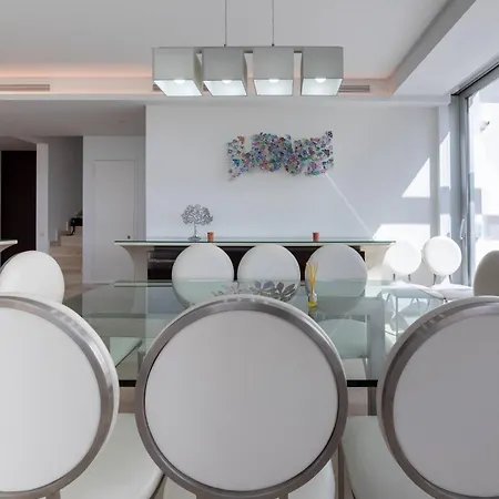 Villa Moderna De Lujo En Alquiler Vacacional En