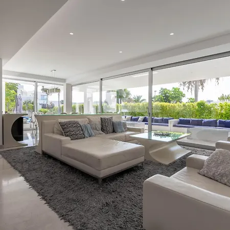 Moderna De Lujo En Alquiler Vacacional En Villa Marbella