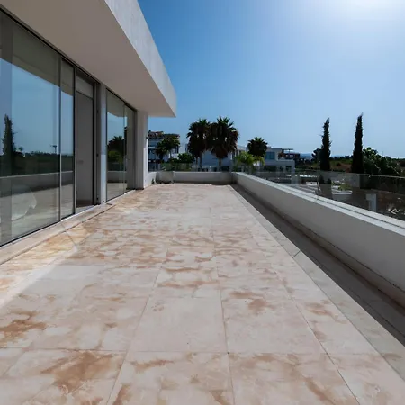 Villa Moderna De Lujo En Alquiler Vacacional En *